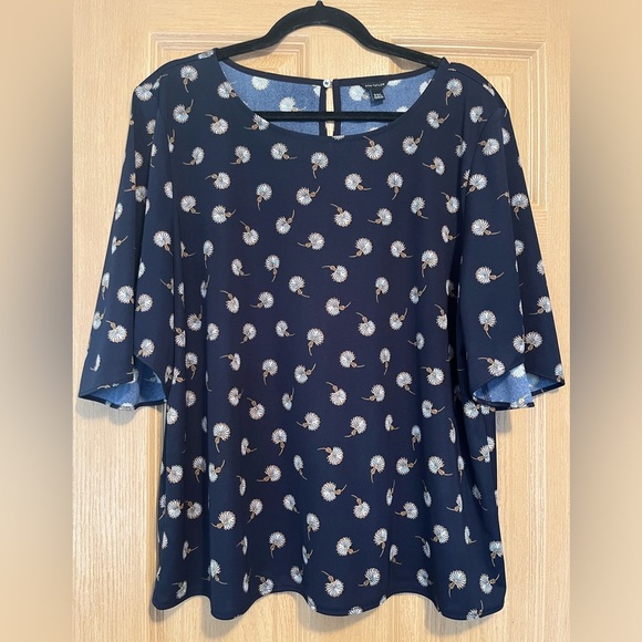Ann Taylor Flowy Navy Patterned Blouse - Picture 1 of 10